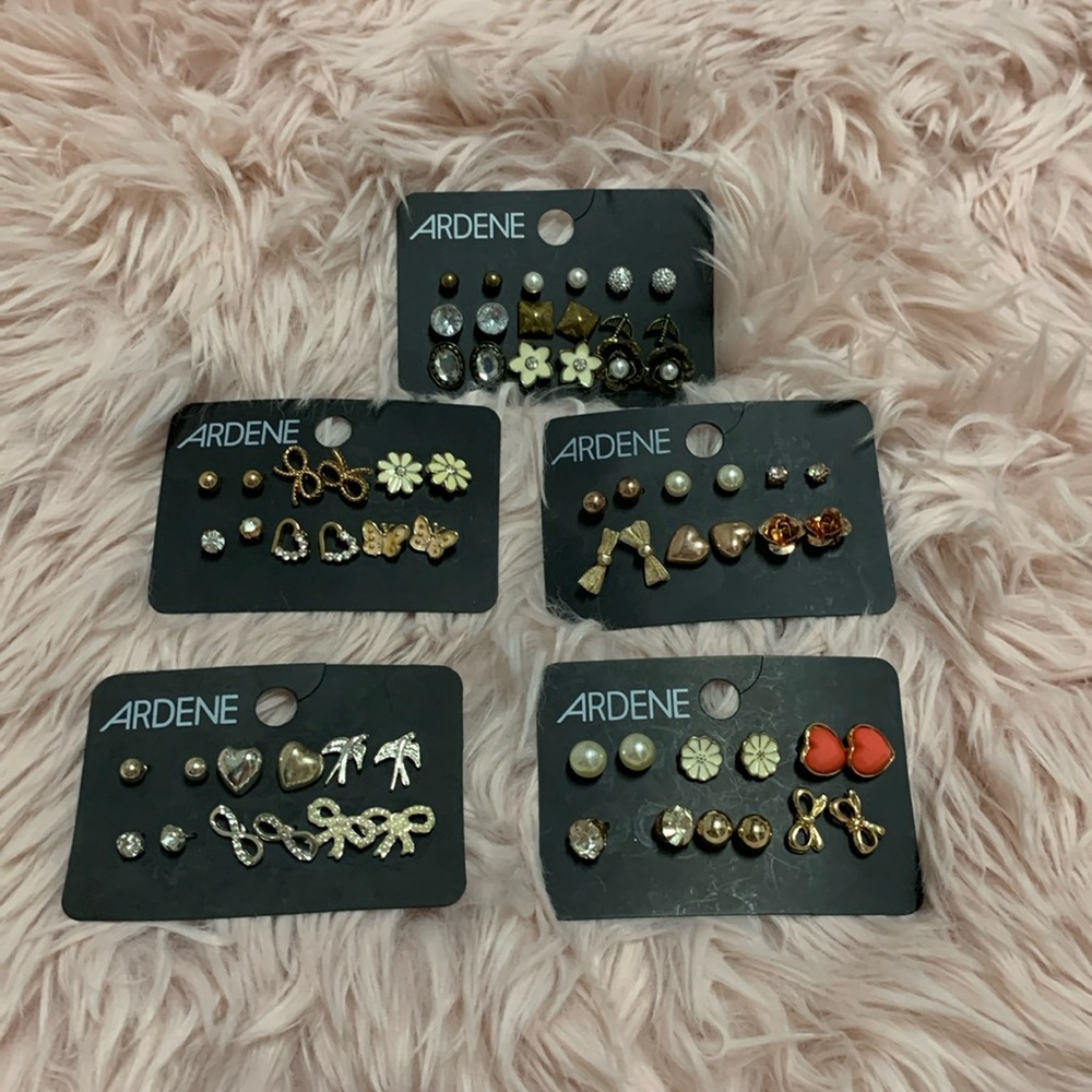 Ardene 33 Pairs of Stud Earrings